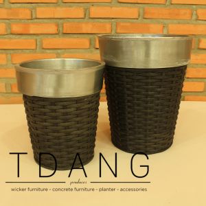 2 Piece Round Wicker Planter Set With Zinc Pots (TDW023)