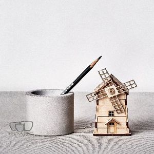 Low round cement white pot